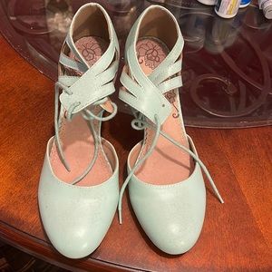 Turquoise vintage kitten heel